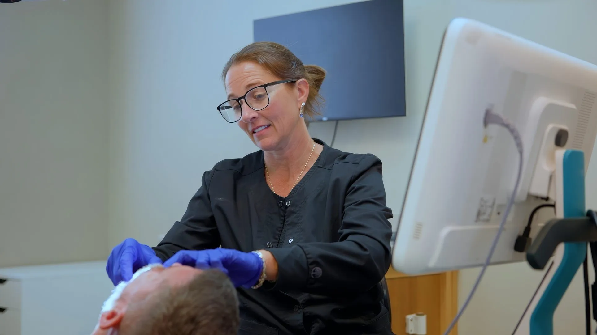 A Cardinal Point Dental team member treating a patient, at a Jacksonville, FL dental office offering emergency dentistry